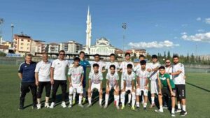 diyarbakir-dsi-spor-u15-takimi-turkiye-nin-en-19972558_amp