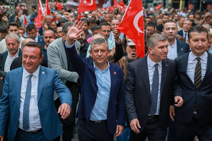 kulisler-yangin-yeri-iste-ozelin-kuracagi-yeni-partinin-adi_19974579_16
