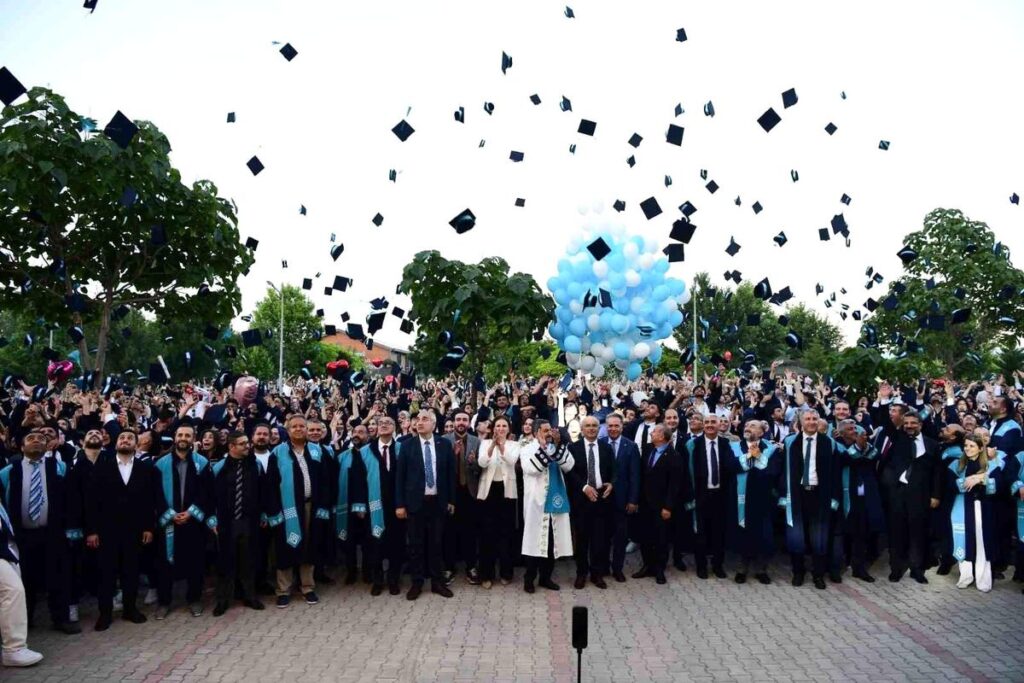 malatya-turgut-ozal-universitesi-nde-mezuniye-19965350_amp