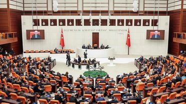 tbmm-genel-kurulunda-sehit-aileleri-ve-gazilerin-20131147_7497_amp